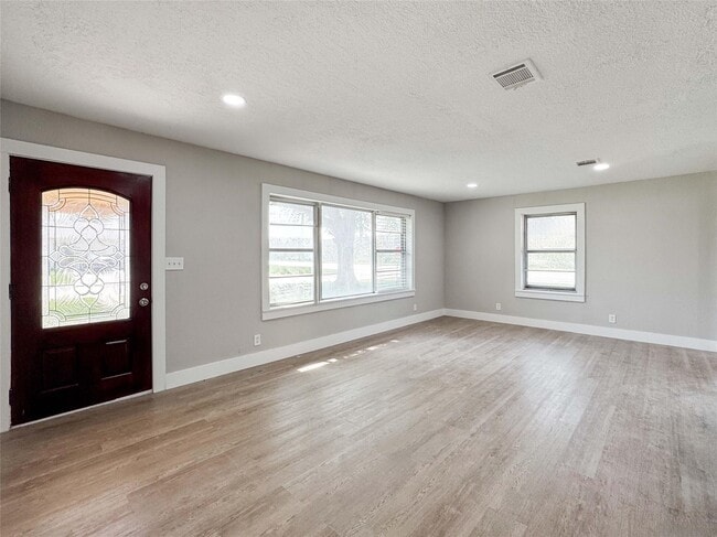 Building Photo - 2108 Ontario Ave