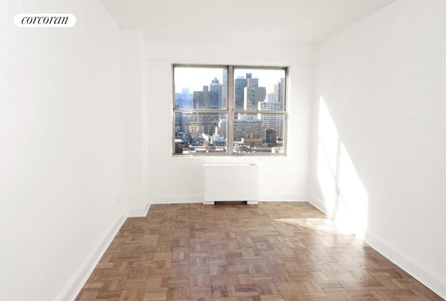 Building Photo - 230 E 79th St