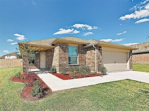 Building Photo - 528 Foxhunter St