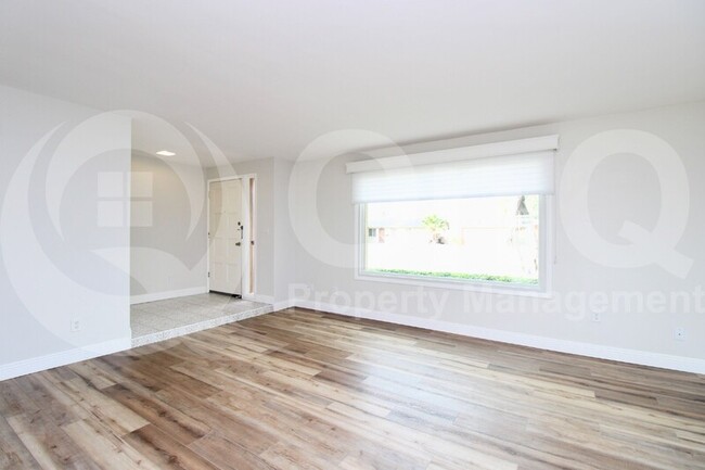 Building Photo - 8319 E Vista Dr