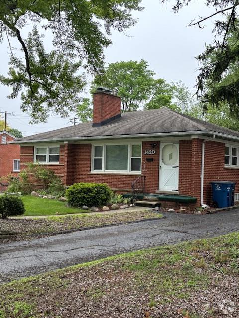 Building Photo - 341 N Maple Rd