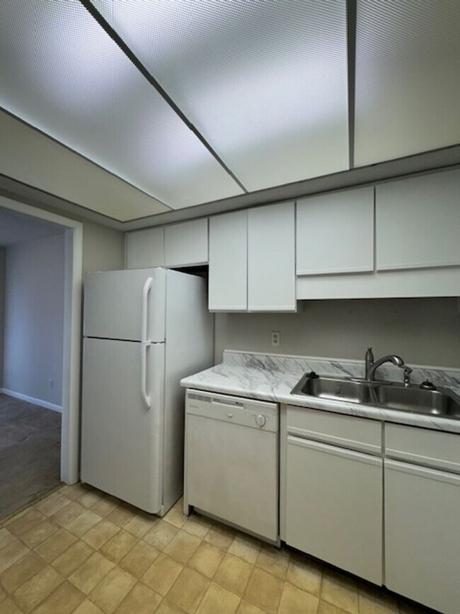 Foto del edificio - 325 S West St