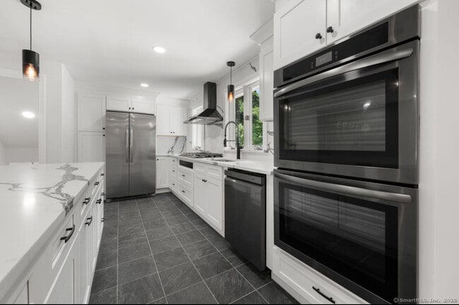 Building Photo - 7 Conrad St