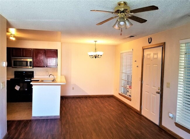 Foto del edificio - 4450 S Pitkin St