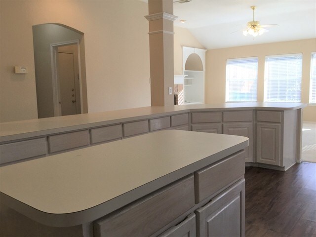 Foto del edificio - 1160 Valley Oaks Dr