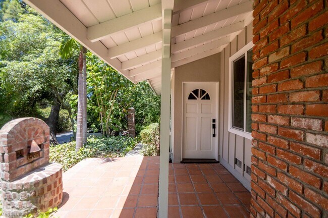 Building Photo - Studio, 1 bath House - 11980 Red Hill Aven...