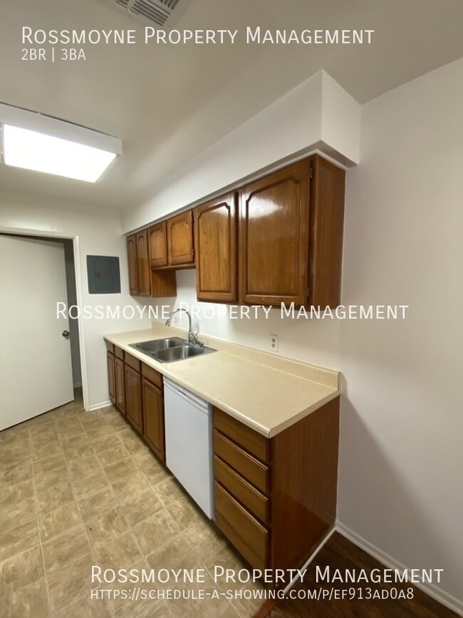 Building Photo - 2 Bedroom 2 1/4 Bath, Small Complex - Burbank