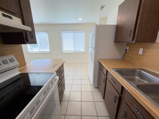 Building Photo - 171 S 900 W