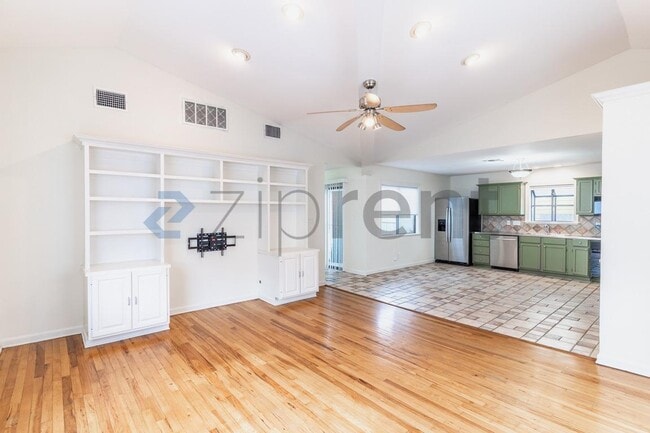 Building Photo - 703 Nelray Blvd