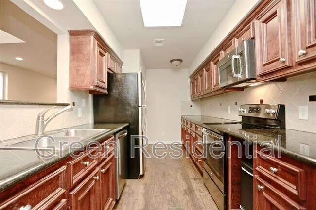 Foto del edificio - 4000 Purdue St