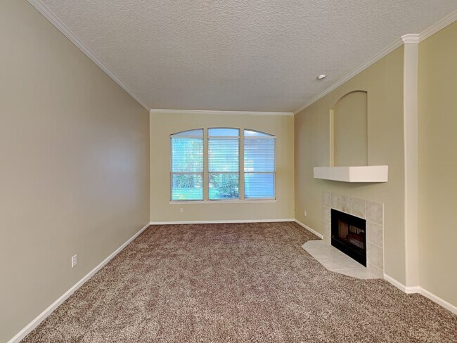 Building Photo - 212 Sweetbrier Branch Ln