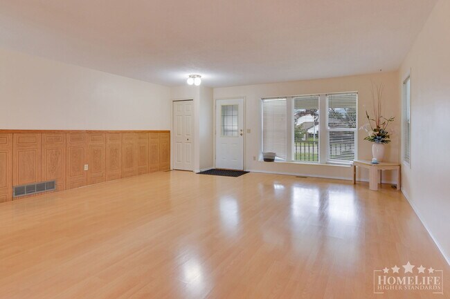 Building Photo - 7172 Circle Dr