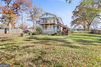 Building Photo - 492 Pine Rd