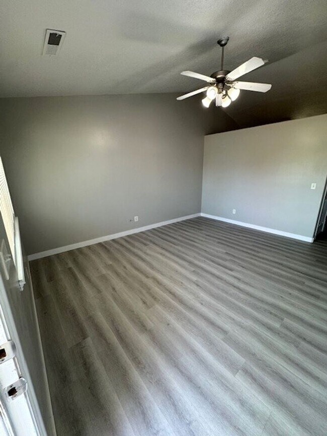 Foto del edificio - Sunshine & Savings: 2 Weeks Rent Free & $1...