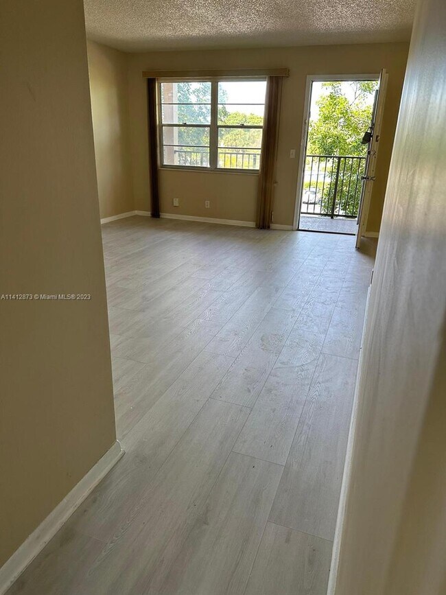 Foto del edificio - 551 SW 135th Ave