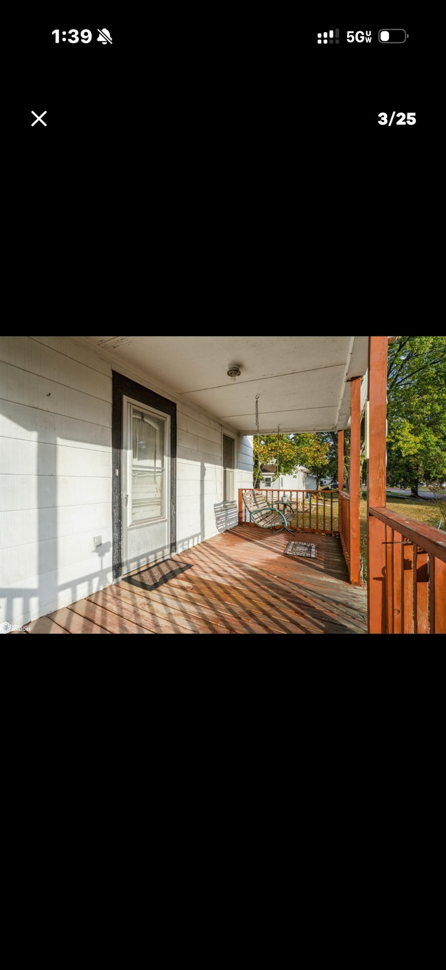 Building Photo - 406 Center St