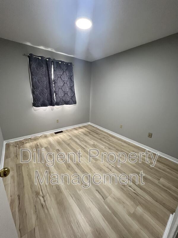 Photo du bâtiment - 1241 Huntington Cir