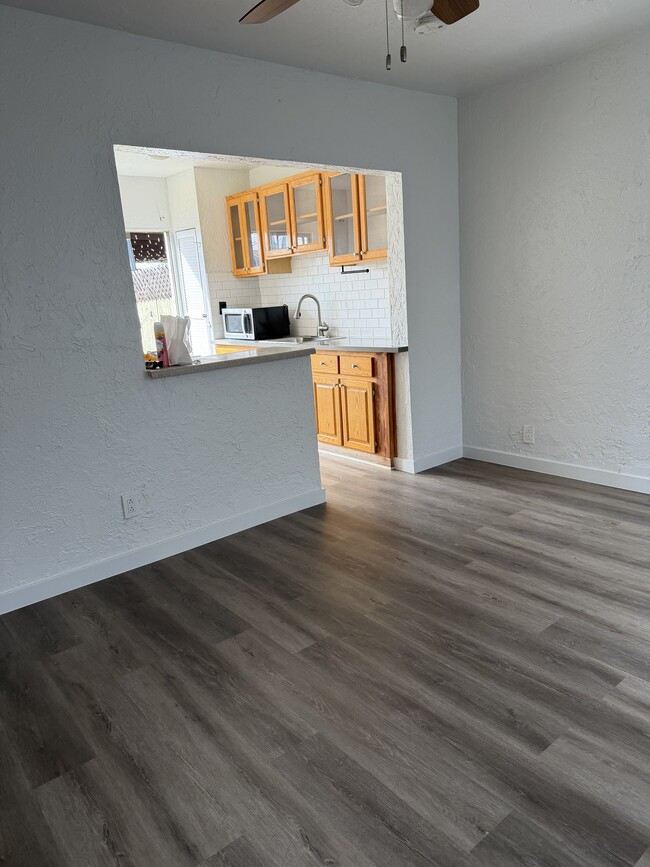 Building Photo - 10946 Otsego St