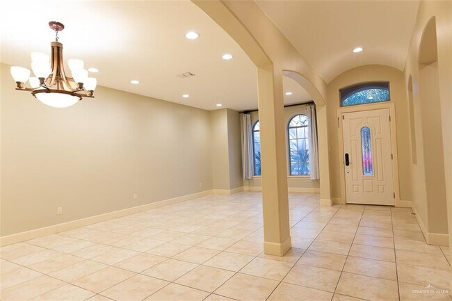 Foto del edificio - 29 E Uphall Ave