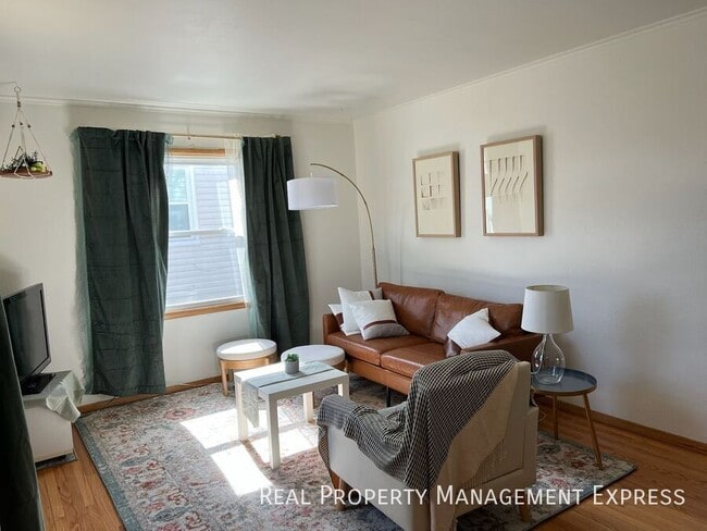 Building Photo - 2405 S Glendale Ave