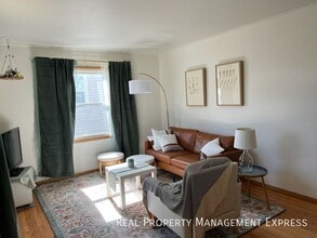 Building Photo - 3 Bedroom 2 Bathroom Home for Rent