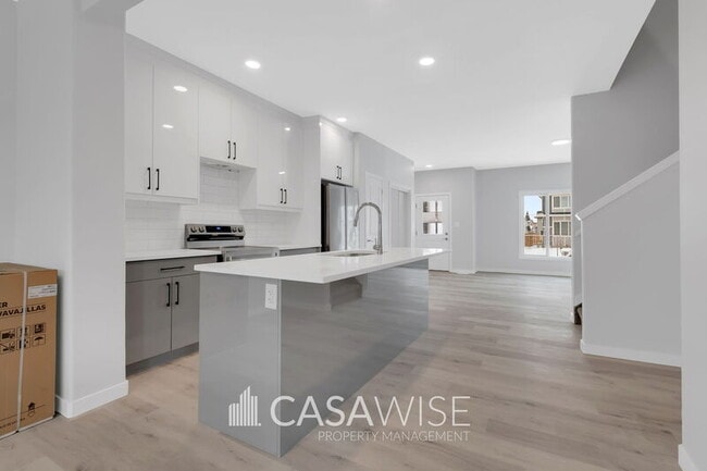 Building Photo - 4305-4338 38 St