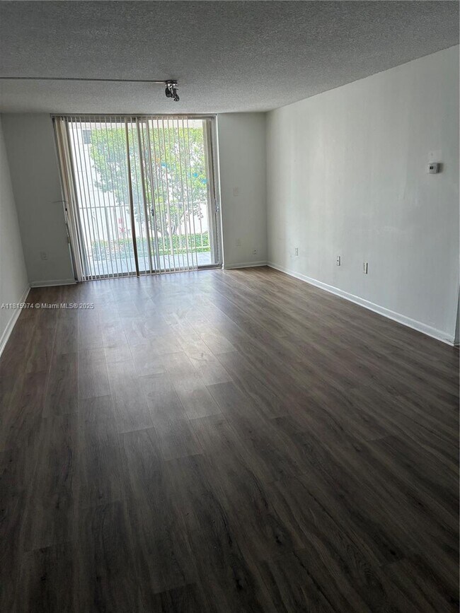 Foto del edificio - 4675 W 18th Ct