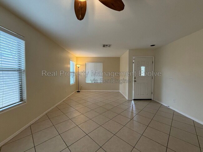 Foto del edificio - 25824 W Burgess Ln