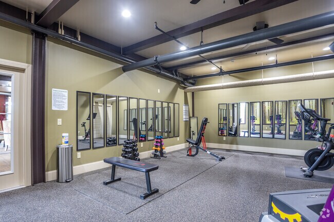 Gimnasio abierto las 24 horas - Harden Plaza