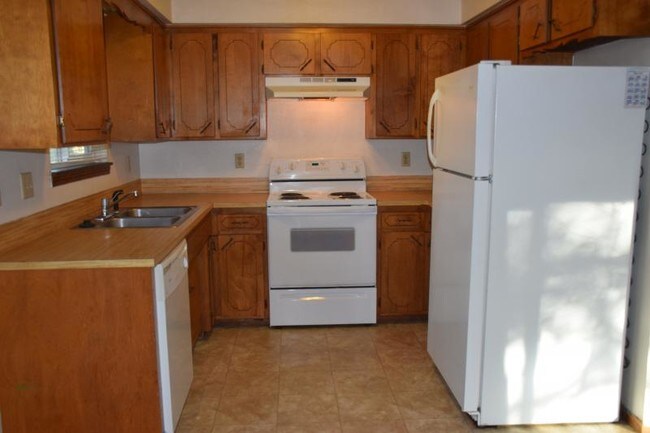 Building Photo - 2158 Navaho Ct SE