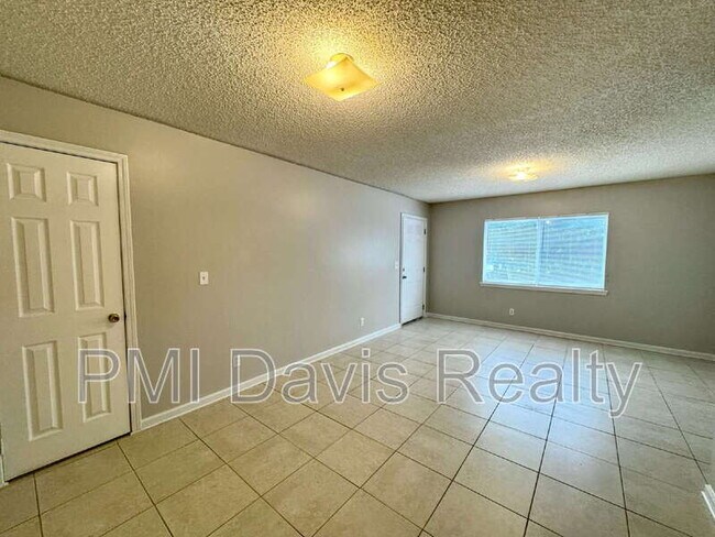 Building Photo - 1845 Lindberg Dr
