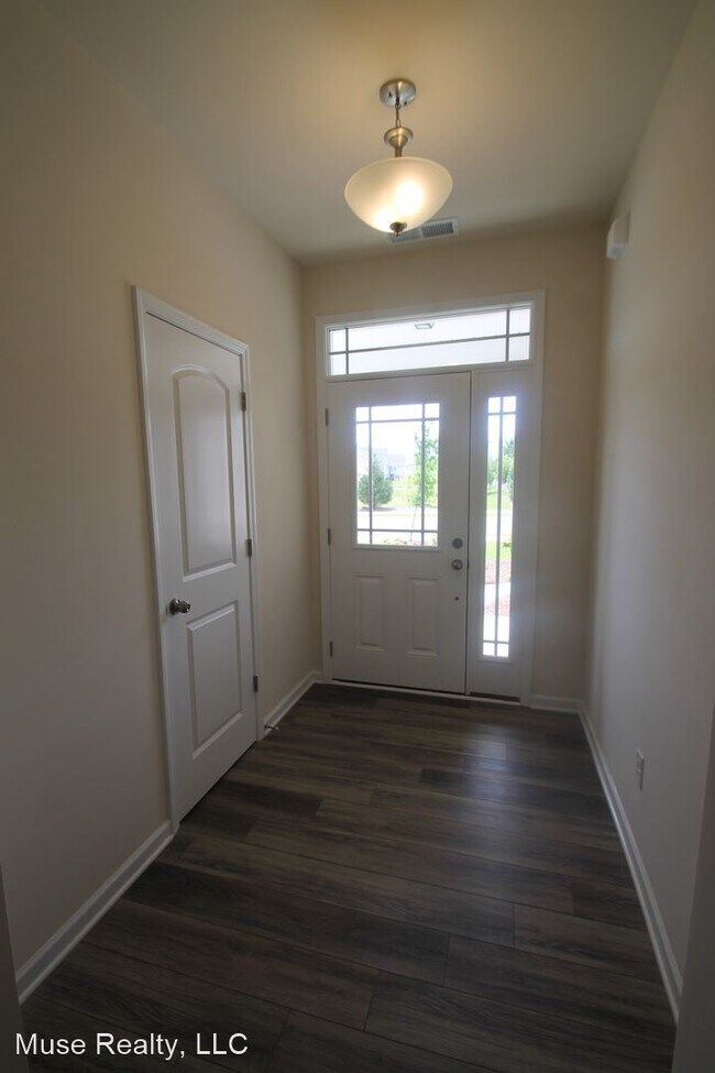 Building Photo - 3 br, 2.5 bath House - 1446 Kings Grove