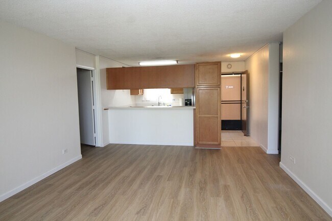 Foto del edificio - 3 bedroom - 2 bath - with 2 PARKING STALLS!