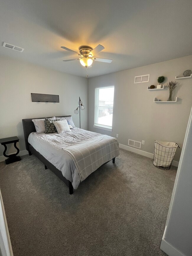 Third bedroom - 635 Owen St