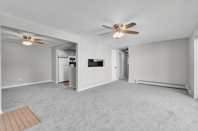Building Photo - 301 E Plainfield Rd