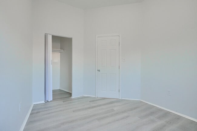 Building Photo - 800 N Fulton Ave