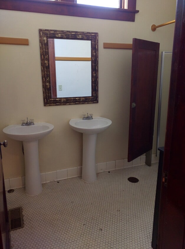 Bathroom Sinks - 150 W Center St
