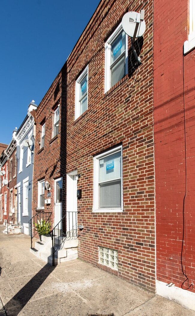 Building Photo - PA0273