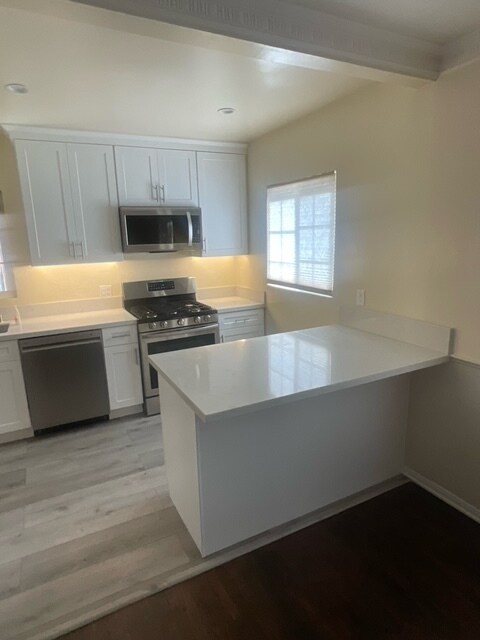 Foto del edificio - 1728 Laurel Canyon Blvd