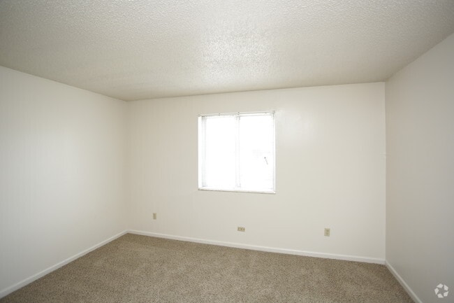 2BR, 1BA - 888 SF - Wilshire Apartments