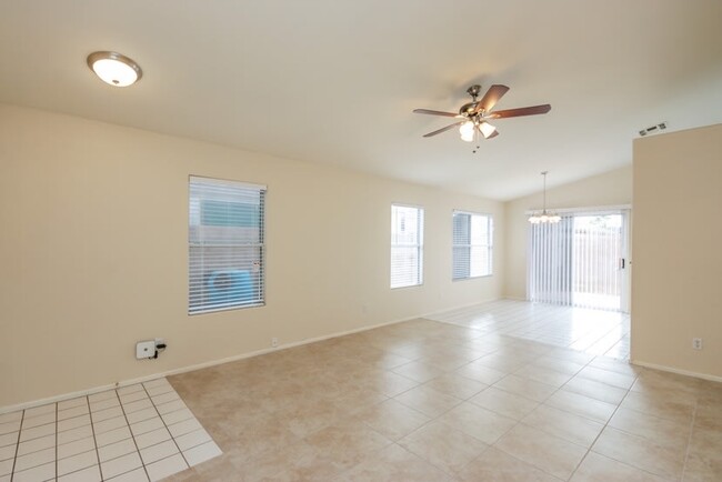 Building Photo - 4021 W Villa Linda Dr