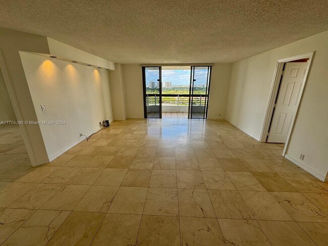 Foto del edificio - 3530 Mystic Pointe Dr