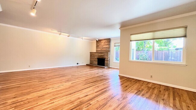 Building Photo - 3BD/2.5BA - Charming Cambrian Home with Mo...