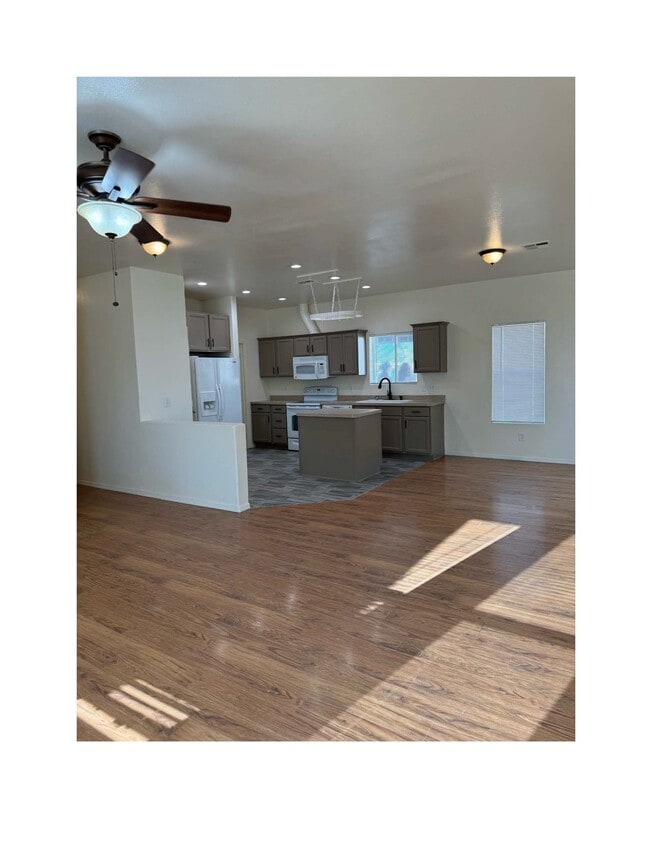 Living room/Kitchen - 2640 W 5th St