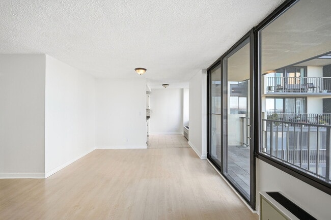 Foto del edificio - 300 Winston Dr