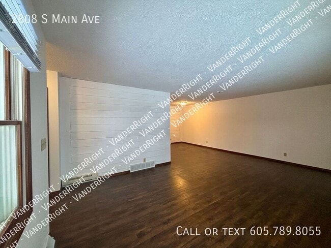 Foto del edificio - 2808 S Main Ave