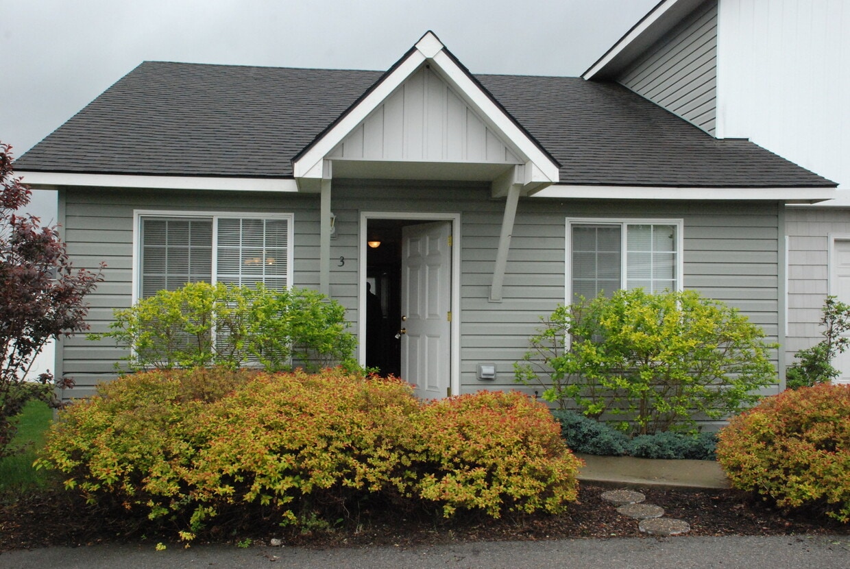 Primary Photo - 6364 W Trestle St