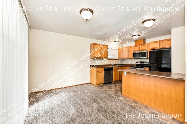 Building Photo - 3233 Racine St