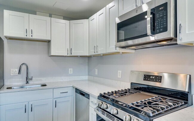 Building Photo - Private room in 2 bedroom Alexandria Apart...