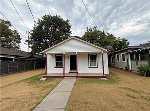 Building Photo - 2738 Lawrence St